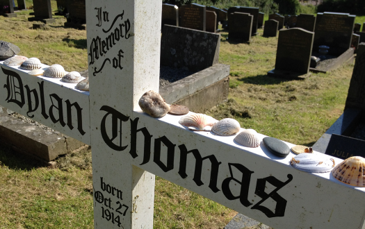 Time-travel news: the grave of Dylan Thomas